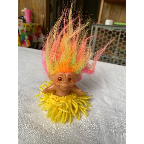 VTG Dam Troll Doll apx 3 in tall Neon rainbow hair red eyes, yarn Hula skirt EUC - Picture 2 of 13